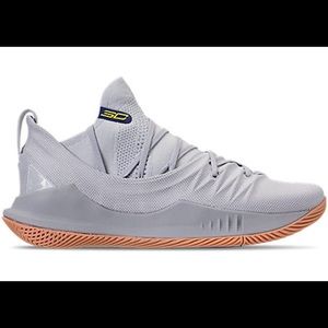BRAND NEW IN BOX. NEVER WORN. UA Curry 5